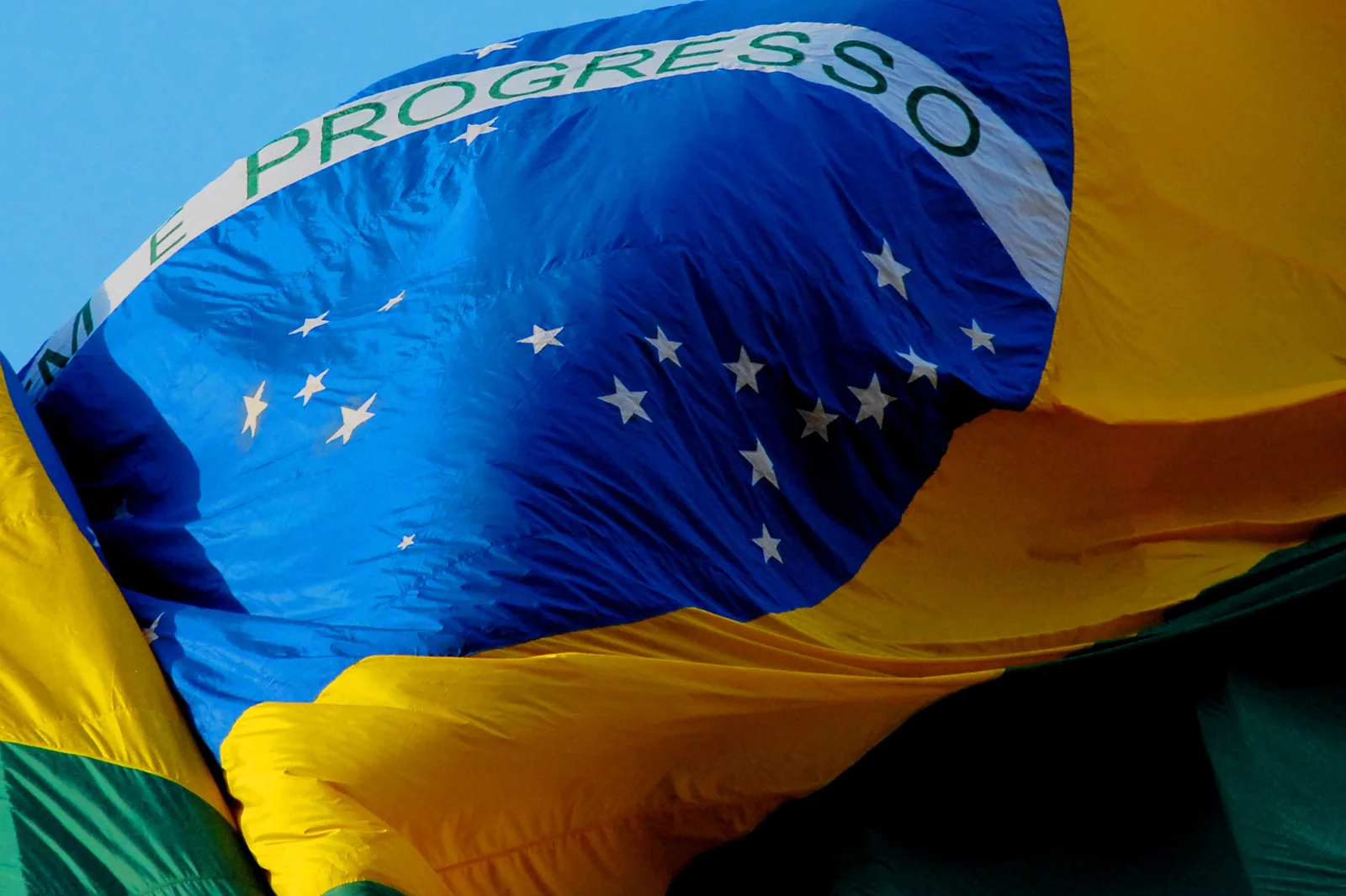 Bandeira do Brasil na Praça dos Três Poderes, em Brasília (foto de arquivo)