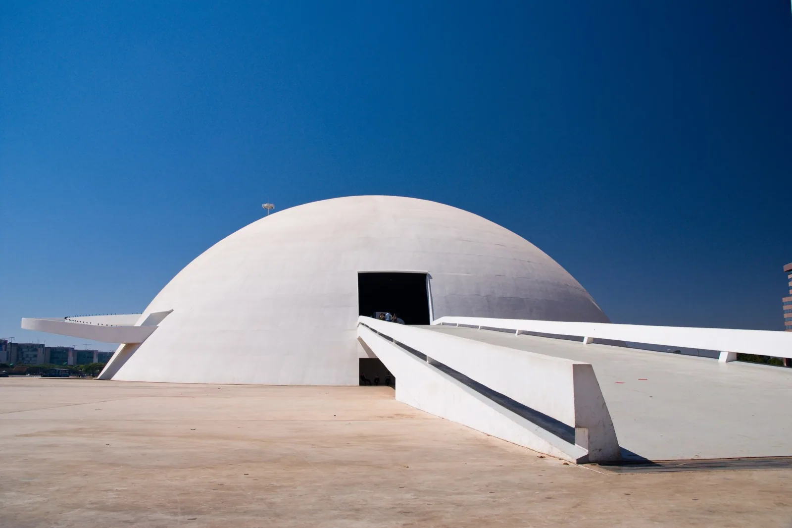 Fachada em cúpula branca do Museu Nacional da República, em Brasília, em foto de arquivo