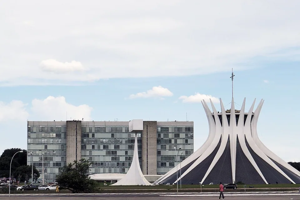 A Catedral e a Esplanada: é aqui que a prova larga e chega.