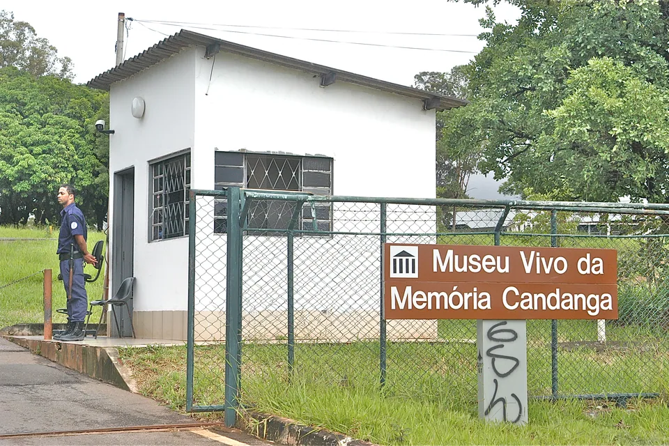 A entrada do museu fica junto à guarita, no conjunto tombado do antigo hospital de Brasília