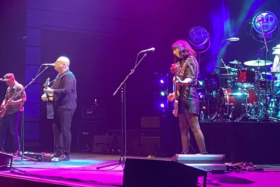 Pixies em show nos Estados Unidos, em 2023; foto de arquivo, não é do show de Brasília. Foto: Wp72/Wikimedia Commons (CC BY-SA 4.0)