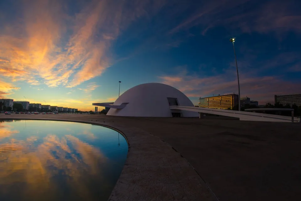 O Museu Nacional, no Setor Cultural Sul, é um dos cartões-postais que roteiros de arquitetura costumam incluir. Foto: Messala Ciulla/Pexels